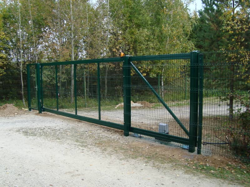 Сетчатый забор DoorHan в Барнауле с установкой