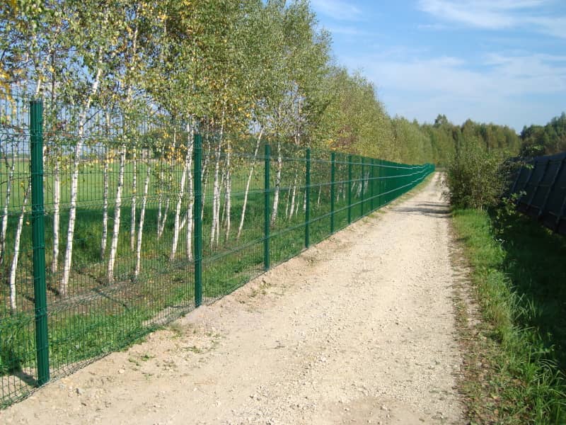 Сетчатый забор DoorHan в Барнауле с установкой