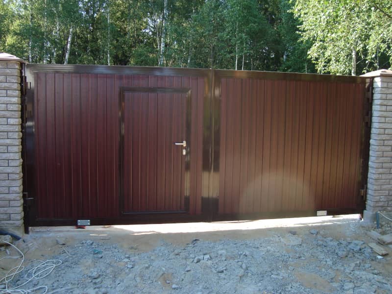 Уличные ворота DoorHan в Барнауле с установкой