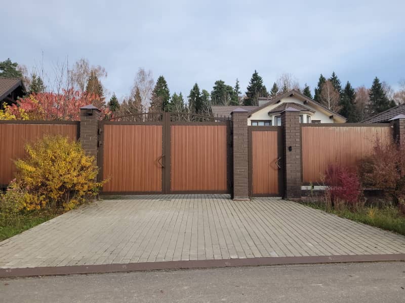 Уличные ворота DoorHan в Барнауле с установкой